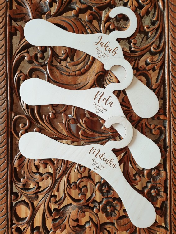 Wieszaczek na ubranko do CHRZTU