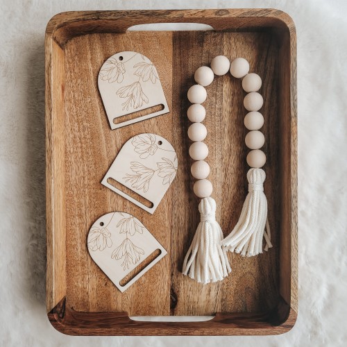 Grawerowana zawieszka w kwiaty