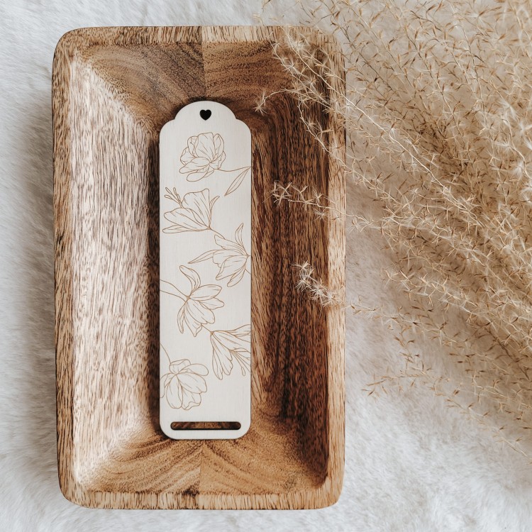 Grawerowana zakładka w kwiaty