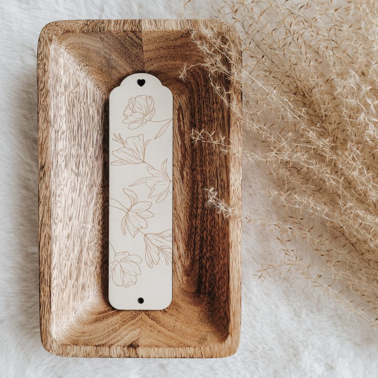 Grawerowana zakładka w kwiaty