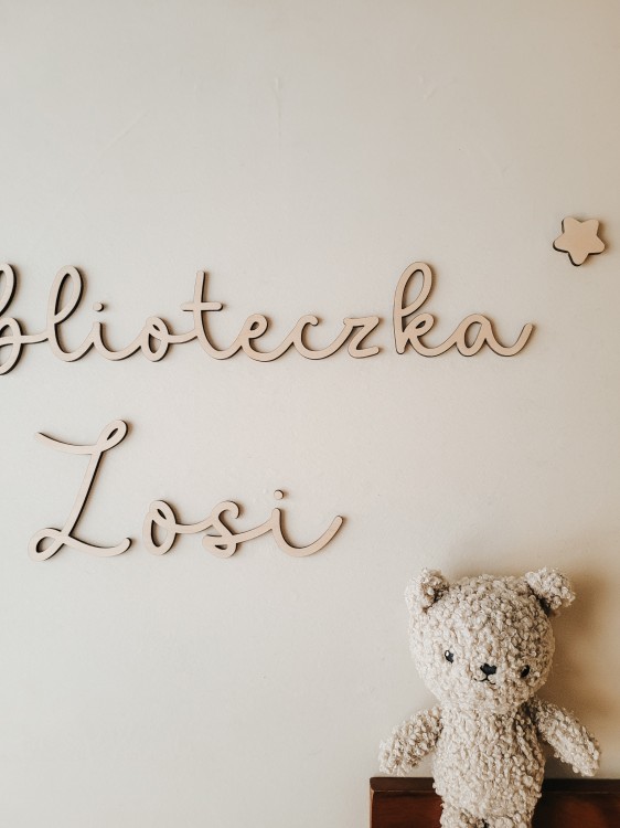 BIBLIOTECZKA napis na ścianę