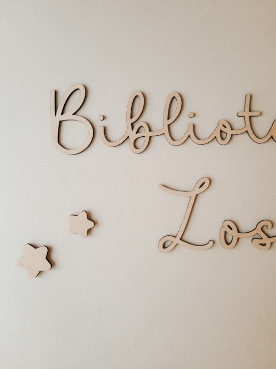 BIBLIOTECZKA napis na ścianę