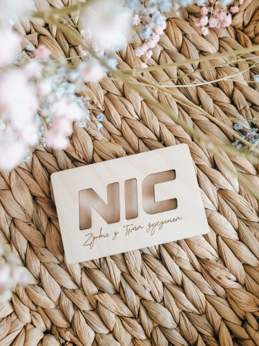 NIC drewniane pudełko na bon podarunkowy