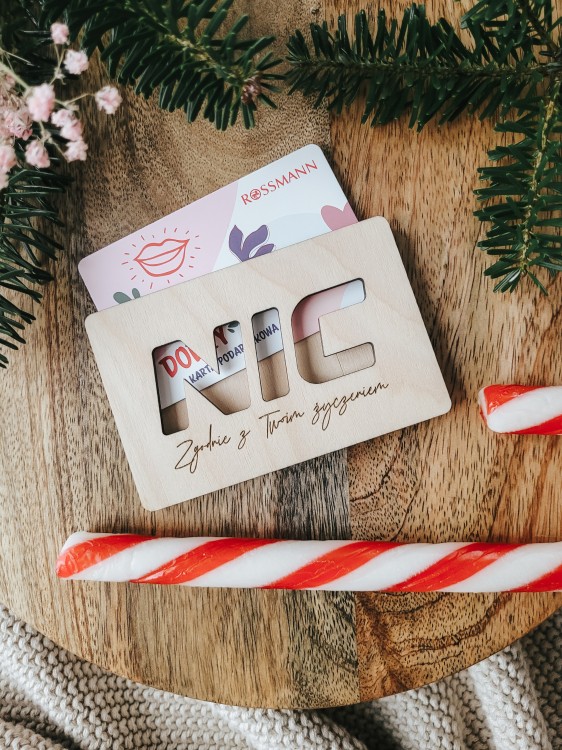 NIC drewniane pudełko na bon podarunkowy