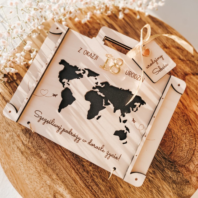Drewniana kartka walizka na 18 20 30 40 50 60 70 urodziny