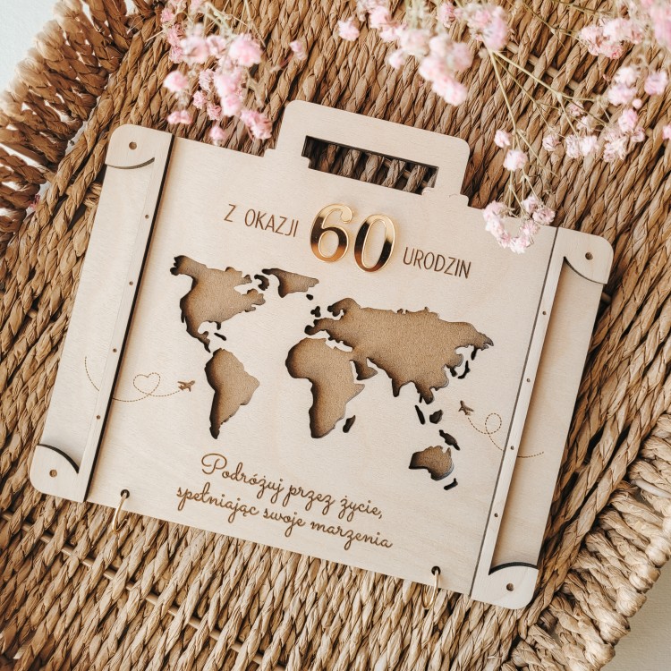 Drewniana kartka walizka na 18 20 30 40 50 60 70 urodziny