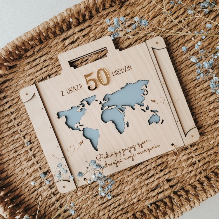 Drewniana kartka walizka na 18 20 30 40 50 60 70 urodziny